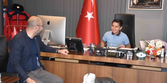 Başkan Zencirci koltuğu miniklere devretti