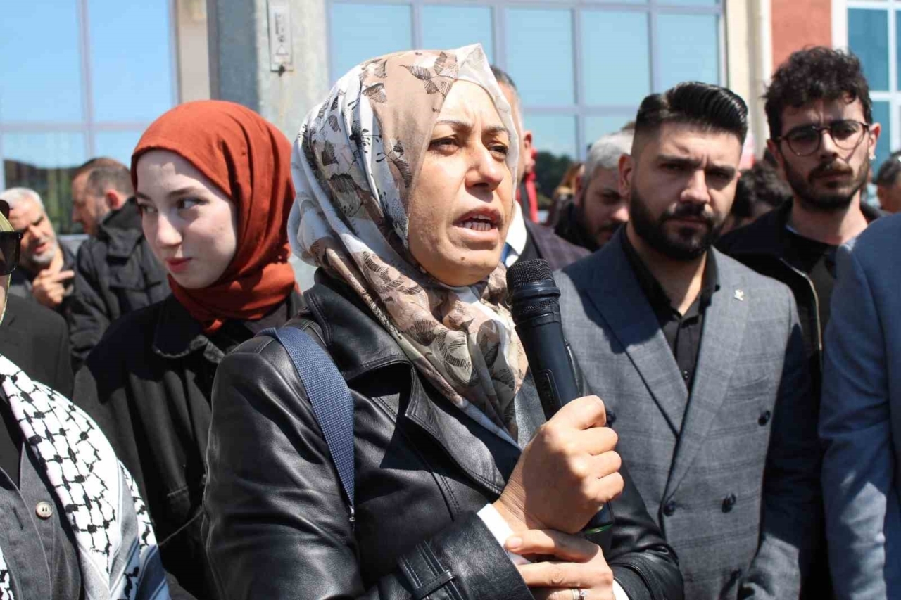 "Başörtüsü Allah’ın emridir" diyen profesör milyonların sesi oldu