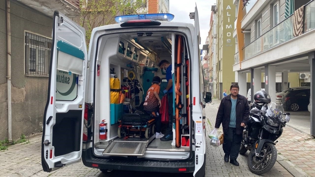 bes katli apartmanda yangin panigi mahsur kalan vatandaslari itfaiye kurtardi 0ac697144db7