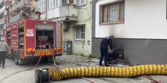 Beş katlı apartmanda yangın paniği: Mahsur kalan vatandaşları itfaiye kurtardı
