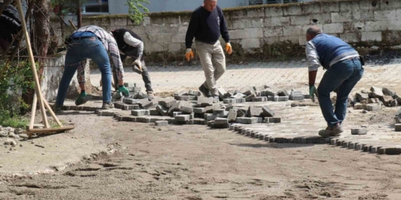 Bozdoğan’da kilitli parke taş döşeme çalışmaları hız kesmeden devam ediyor