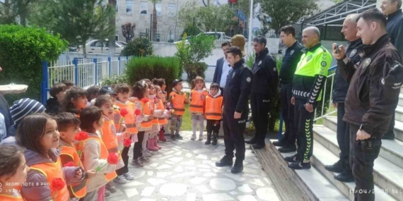 Bozdoğan’da polis ekipleri minikleri ağırladı