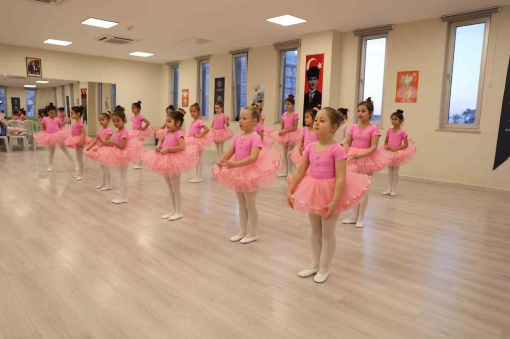 buyuksehirin kurslariyla aydinli minikler bale ogreniyor 5388cd550fac
