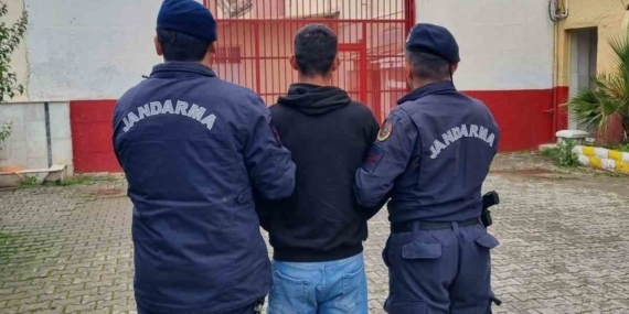 Çeşitli suçlardan aranan şahıslar jandarmadan kaçamadı