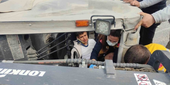 Devrilen forkliftin altında kalan işçi yaralandı