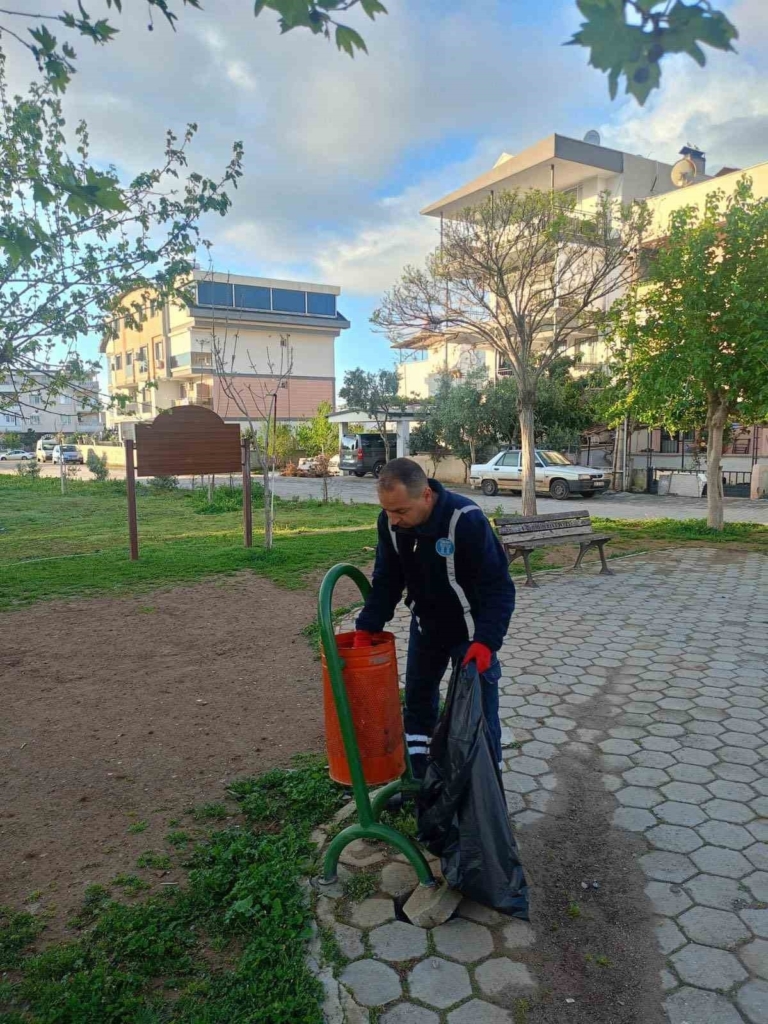 didim belediyesi ilce genelinde temizlik calismalarini surduruyor d21e1fb89bb1