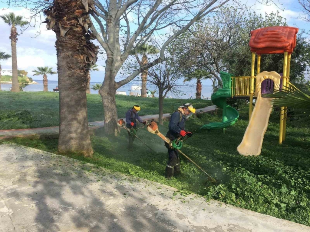 didim belediyesi yesil alanlarda bakim calismalarini surduruyor 64f8dbe94ecf
