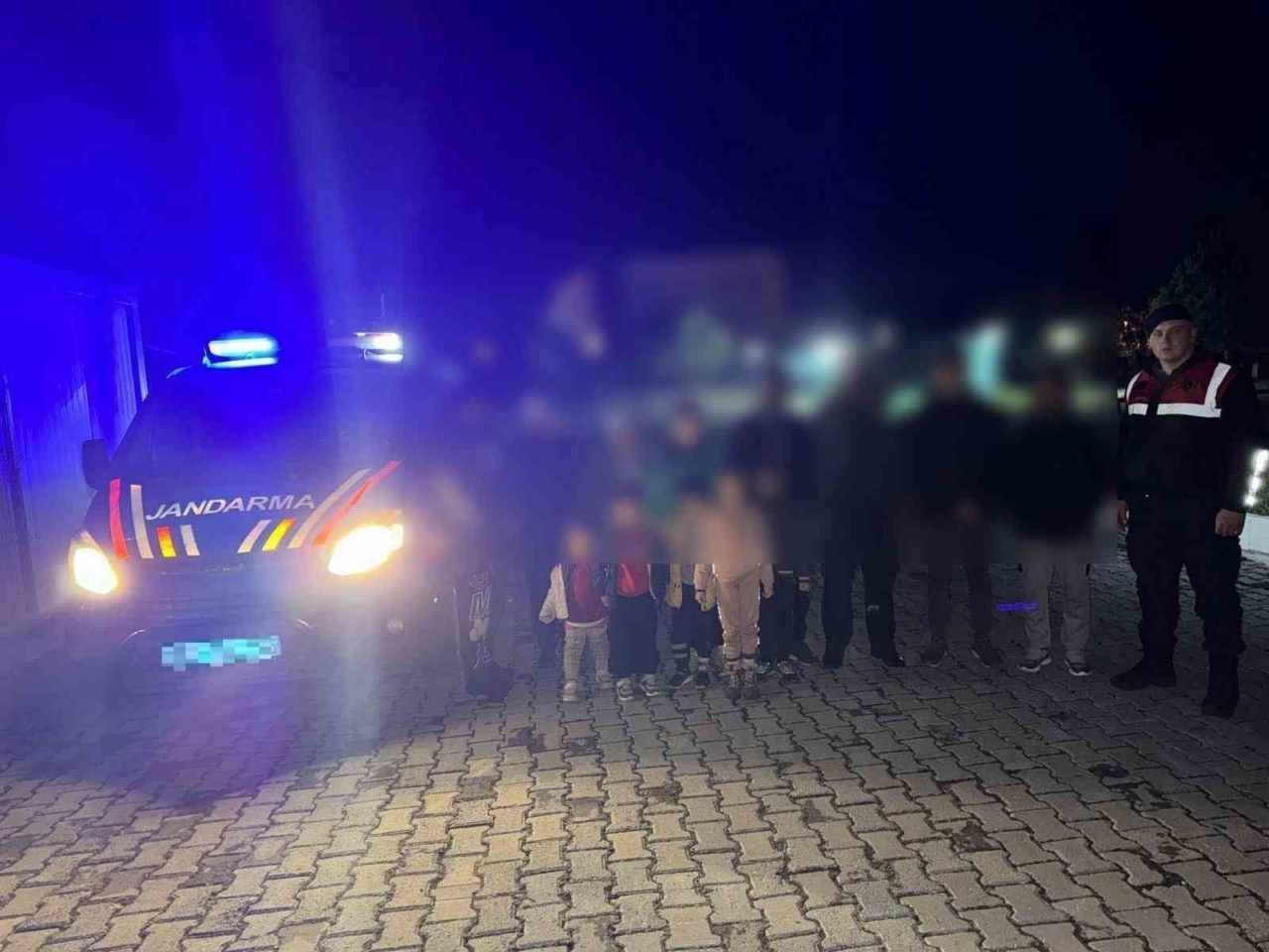 didimde 13 duzensiz gocmen yakalandi cee486f236c0