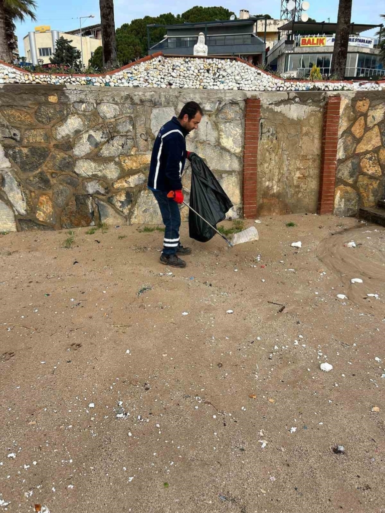 didimde sahillerde temizlik calismasi yapildi a6c66d83923d