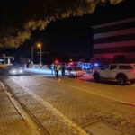 Durdurulan araçtan ruhsatsız tüfek ve tabanca ele geçirildi 1 Durdurulan araçtan ruhsatsız tüfek ve tabanca ele geçirildi