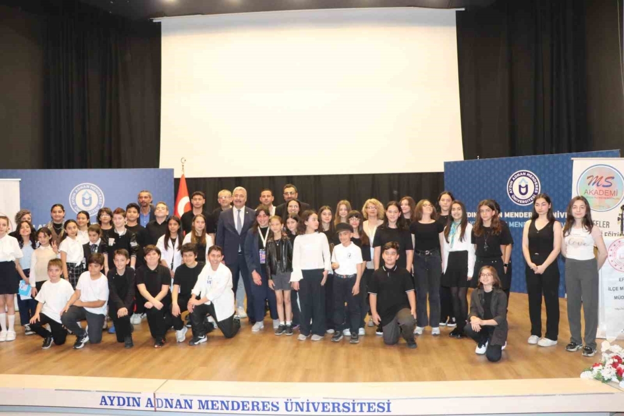 Efeler’de genç yetenekler sahne aldı