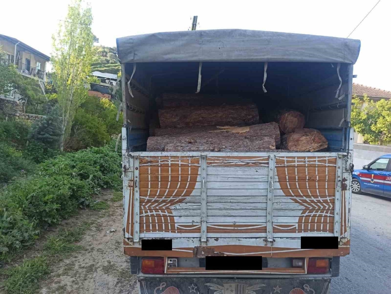 Efeler’de kaçak orman ürünü ele geçirildi