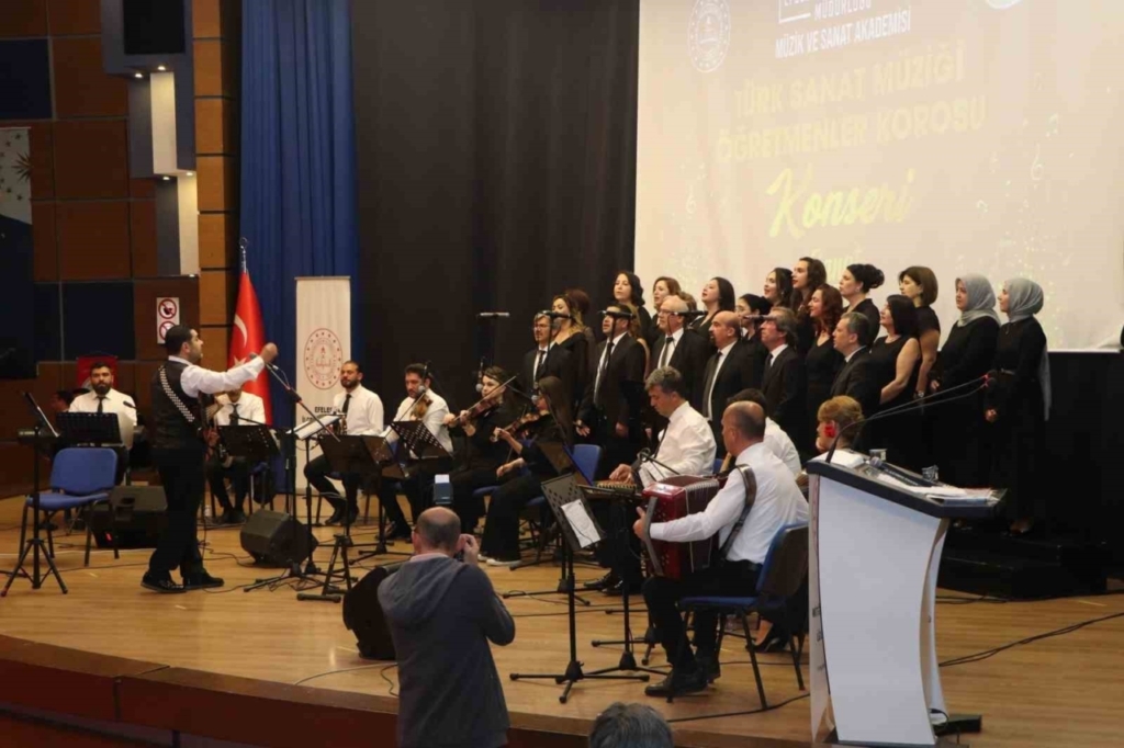 efelerde ogretmenlerden sanat dolu gece 15ecdbd48b38