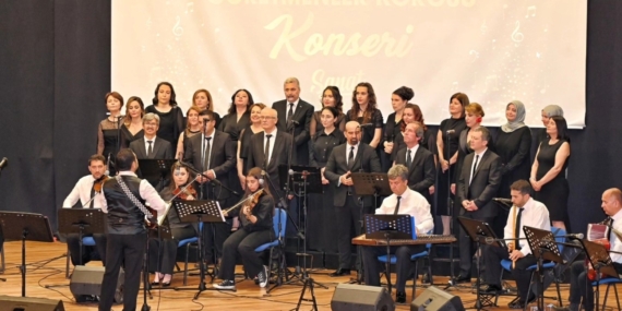 Efeler’de öğretmenlerden sanat dolu gece