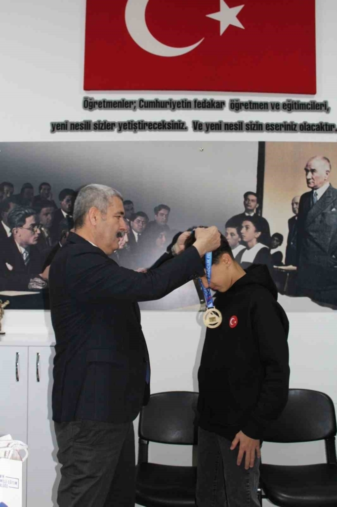 efelerde sampiyon ogrenciler odullendirildi 4477ff2ce4d2