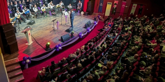 Efelerli vatandaşlar türkü dolu bir gece geçirdi