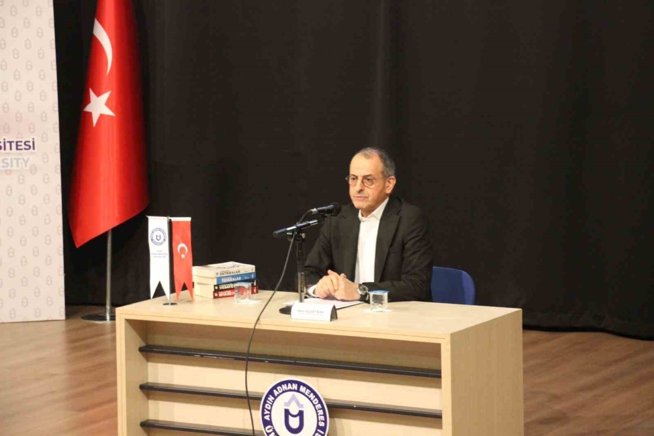 Gazeteci Albayrak: “Hâlâ başkalarının kıyafetiyle uğraşmak Orta Çağ zihniyetidir”