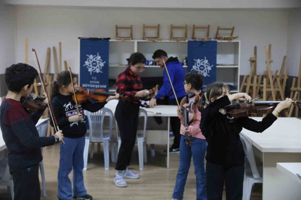 Geleceğin keman virtüözleri Büyükşehir Belediyesi’nin kurslarında yetişiyor 2 gelecegin keman virtuozleri buyuksehir belediyesinin kurslarinda yetisiyor 7cc680bfba29