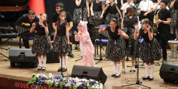 Geleceğin sanatçıları Efeler’de sahne aldı