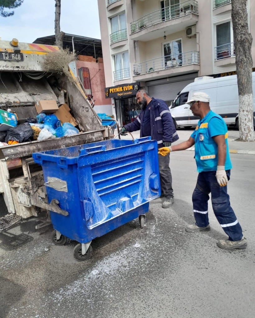 germencik belediyesi cop konteynerlerini ilacliyor c0c090bf9080