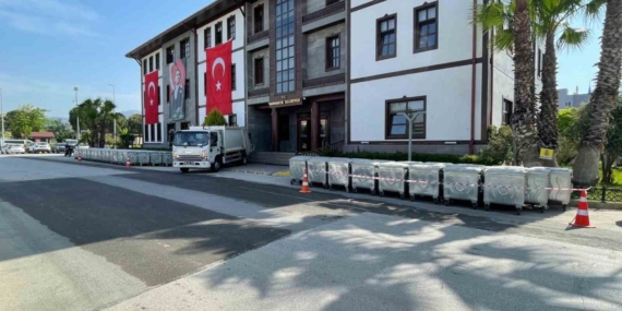 Germencik’te yeni çöp kamyonu ve konteynerler sergileniyor