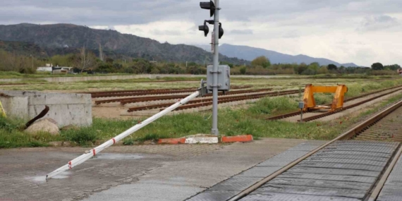 Hemzemin geçitteki arızalı bariyer tehlike saçıyor