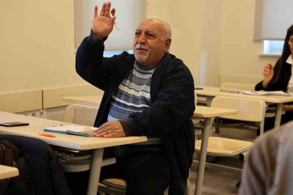 her yastan aydinli ingilizce ogreniyor 29ff2ac5e1d3
