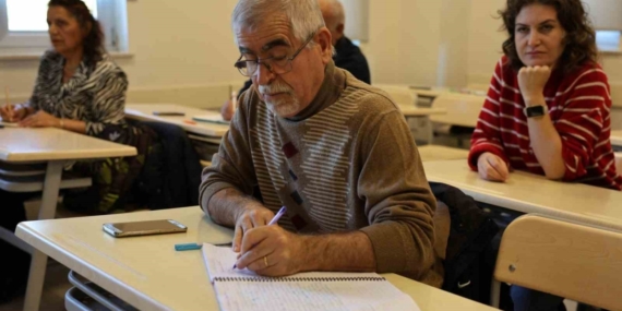 Her yaştan Aydınlı, İngilizce öğreniyor