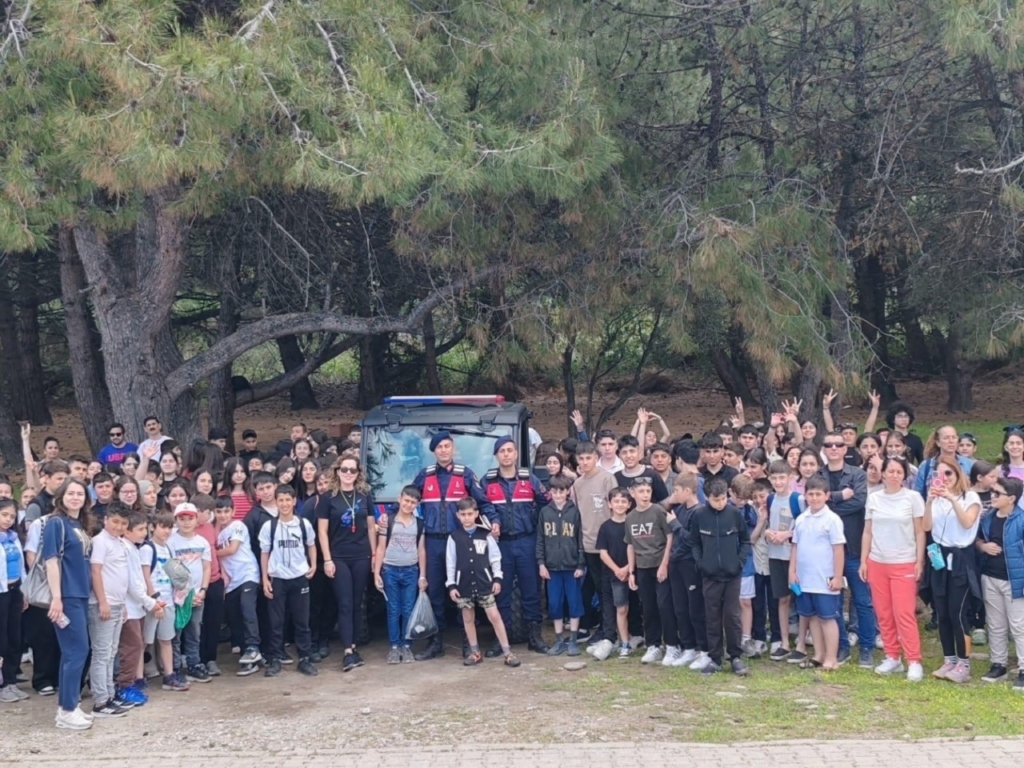 jandarma personeli ogrencileri bilgilendirdi 2f8d19ae630f