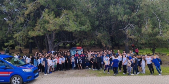 Jandarma personeli öğrencileri bilgilendirdi