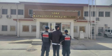 Jandarma Takip Etti ‘Sanal Hırsız’ Kuşadası’nda Yakalandı 8 Jandarma takip etti ‘Sanal Hırsız’ Kuşadası’nda yakalandı