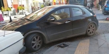 Kaldırım işgalleri görme engelliler için tehlike oluşturuyor 45 Kaldırım işgalleri görme engelliler için tehlike oluşturuyor