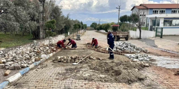 Karacasu’da yol ve kaldırım çalışmaları hız kesmeden devam ediyor