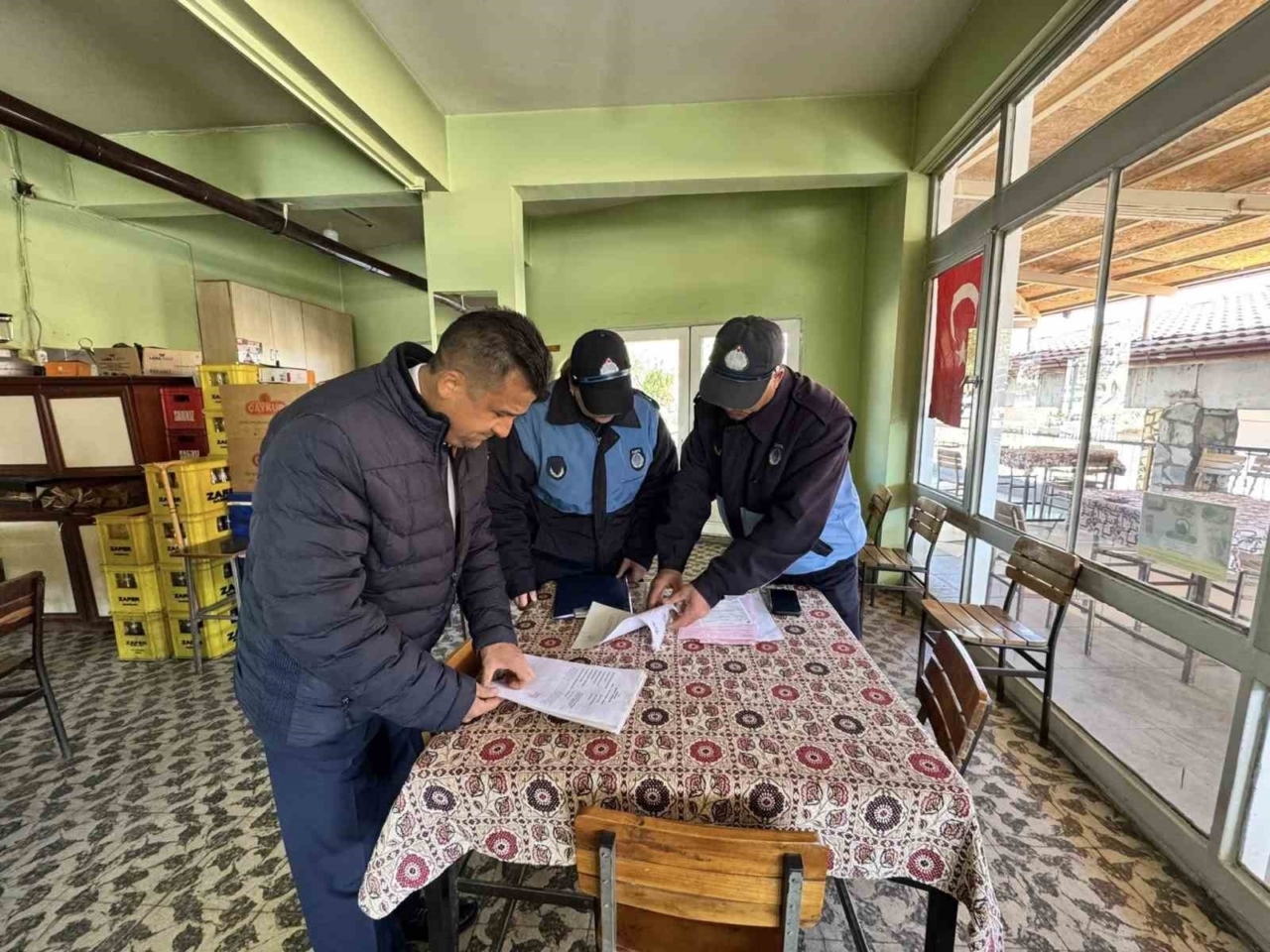 Karacasu’da zabıtalar denetledi 10 Karacasu’da zabıtalar denetledi