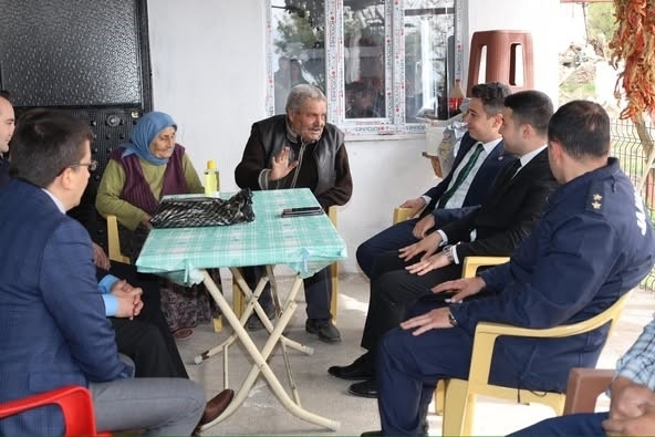 Kaymakam Gündoğdu Şehit Ailelerine Türk Bayrağı Takdim Etti 4 kaymakam gundogdu sehit ailelerine turk bayragi takdim etti a5c30380b660