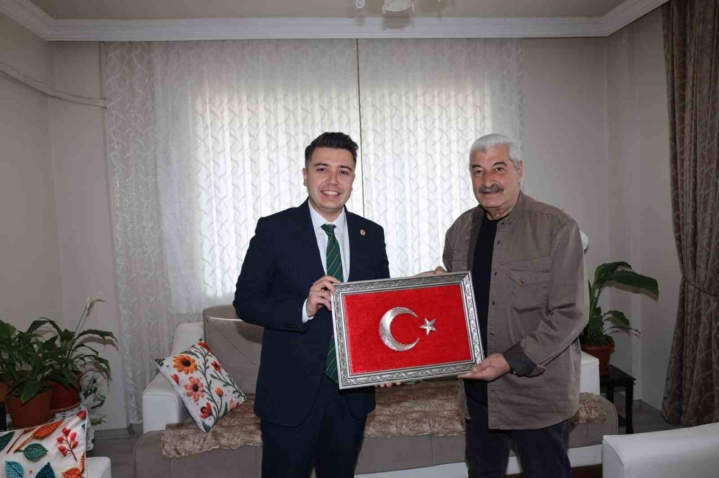Kaymakam Gündoğdu Şehit Ailelerine Türk Bayrağı Takdim Etti 5 kaymakam gundogdu sehit ailelerine turk bayragi takdim etti d4a48be4ec15