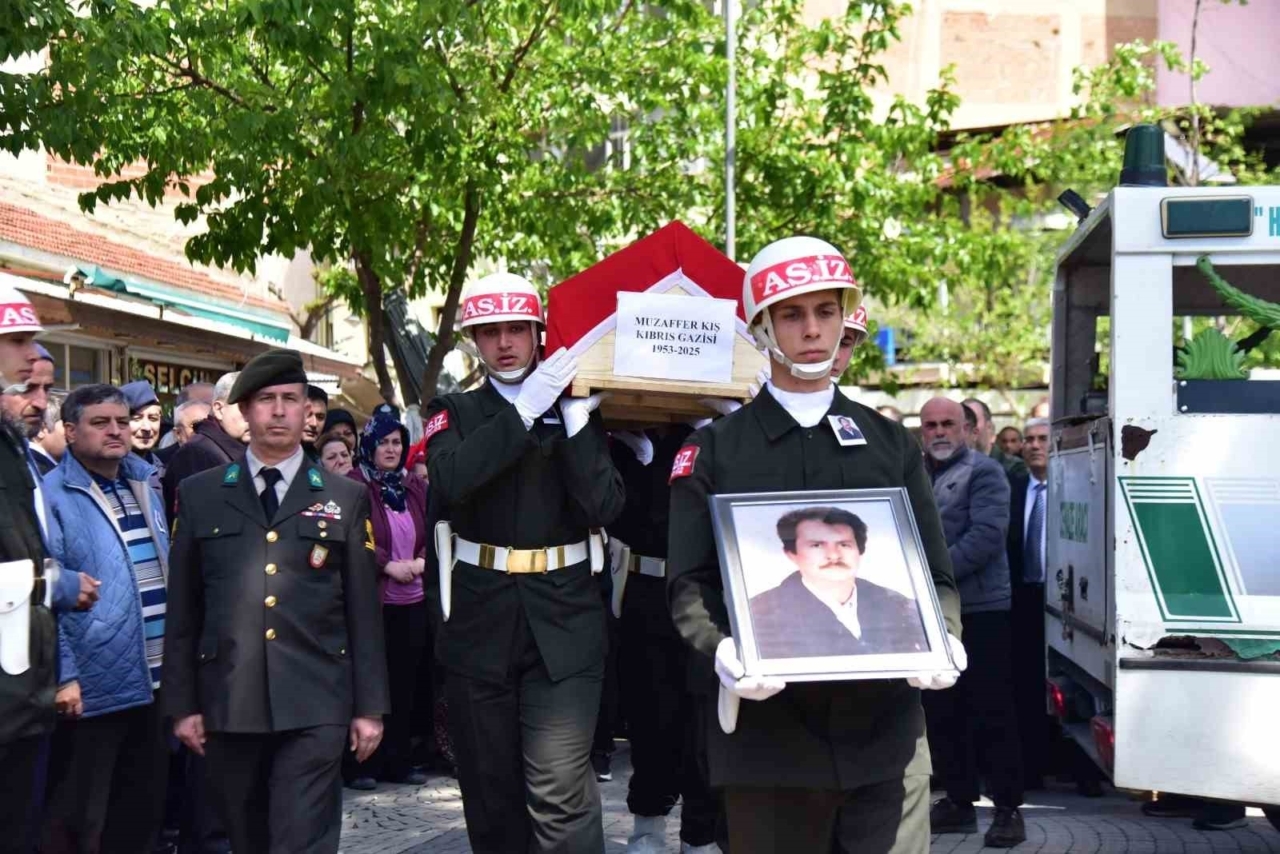 Kıbrıs Gazisi askeri törenle uğurlandı 9 Kıbrıs Gazisi askeri törenle uğurlandı