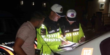 Kurallara uymayan motosiklet sürücüleri jandarmadan kaçamadı 7 Kurallara uymayan motosiklet sürücüleri jandarmadan kaçamadı