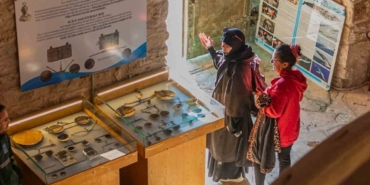 Kuşadası Deniz Ticaret Tarihi Müzesi vatandaşlardan yoğun ilgi görüyor 3 Kuşadası Deniz Ticaret Tarihi Müzesi vatandaşlardan yoğun ilgi görüyor