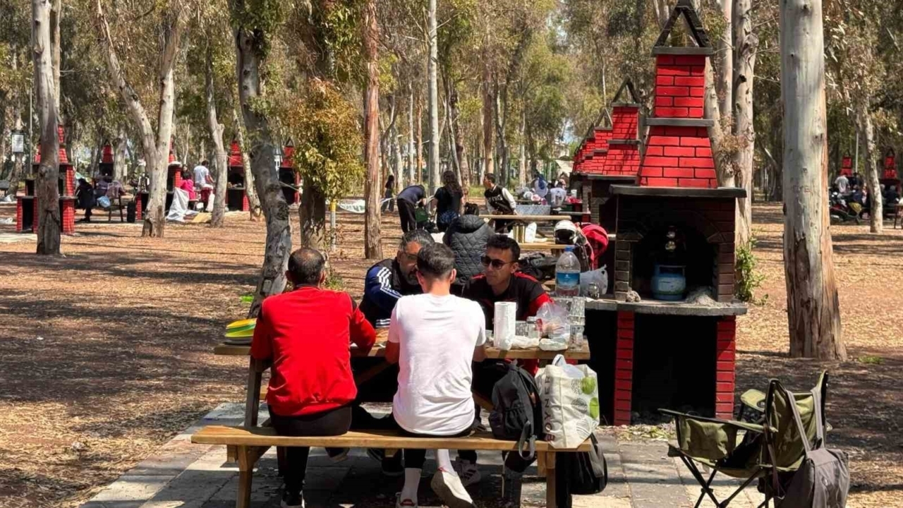 Kuşadası Sevgi Plajı, piknikçilerin yeni buluşma noktası oldu 10 Kuşadası Sevgi Plajı, piknikçilerin yeni buluşma noktası oldu