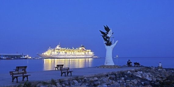 Kuşadası, yatırımlar ile cazibe merkezi oluyor