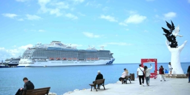 Kuşadası’na ilk seferini yapan kruvaziyer 3 bin 560 turist getirdi 1 Kuşadası’na ilk seferini yapan kruvaziyer 3 bin 560 turist getirdi