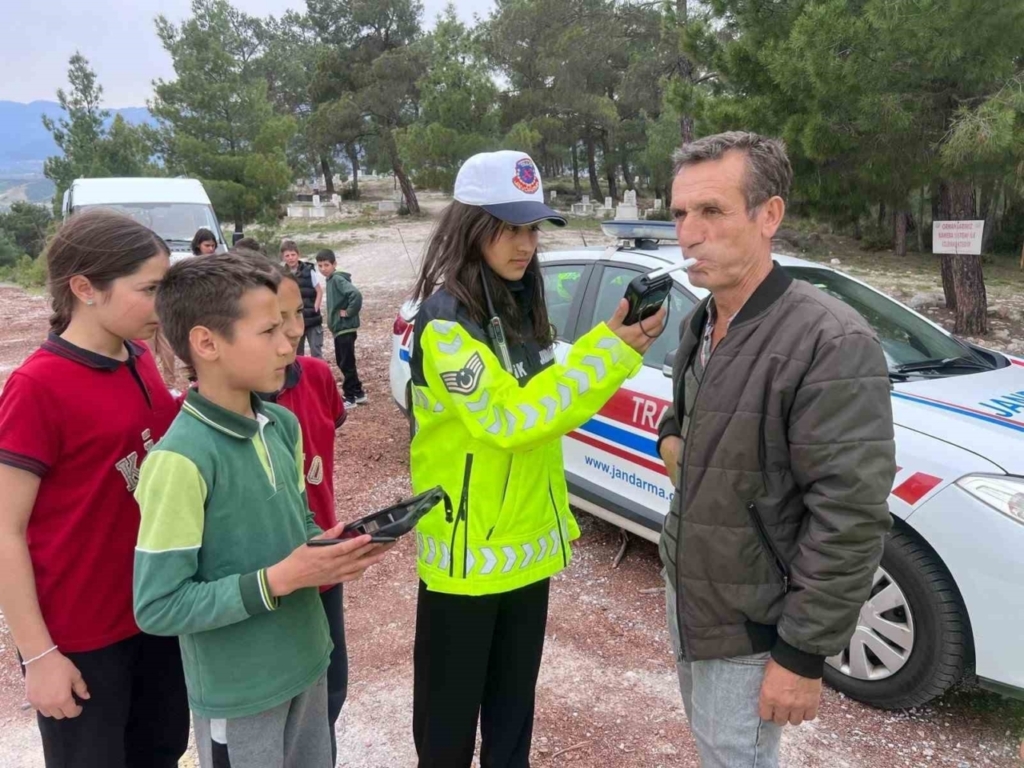 minik jandarmalar karacasu yollarinda denetim yapti 1e5322d7e5af