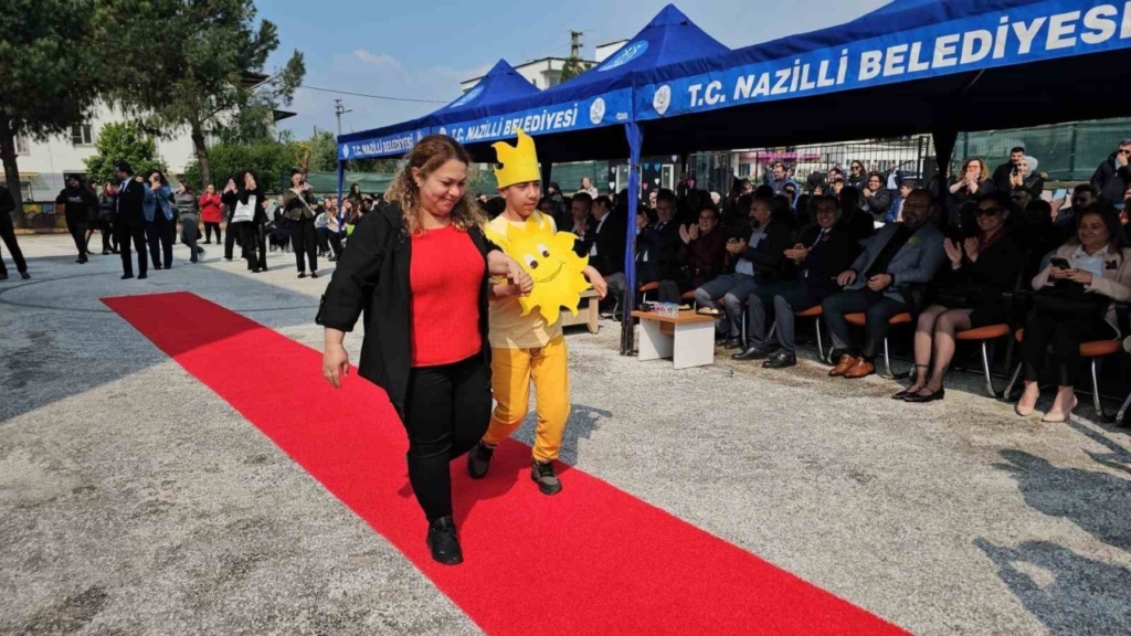 nazillide dunya otizm farkindalik gunu renkli etkinliklerle kutlandi 328f75ec1eb1