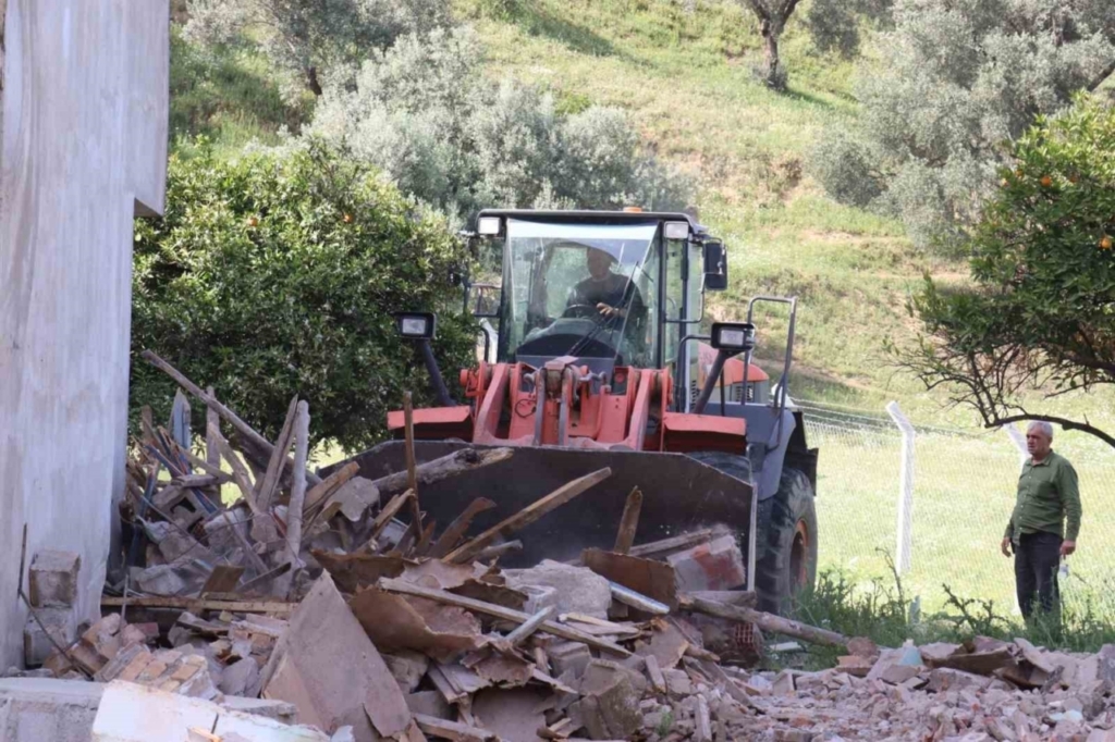 nazillide metruk binalarin yikimi suruyor 90c1721e1b3b