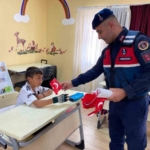 Öğrenciler fidanları jandarma ile birlikte toprakla buluşturdu 7 Öğrenciler fidanları jandarma ile birlikte toprakla buluşturdu