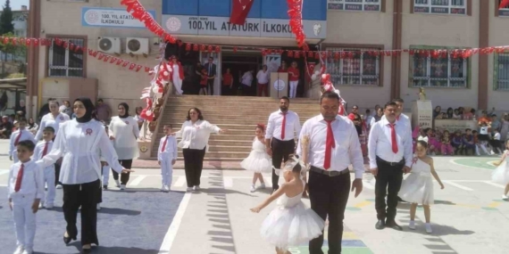 Söke’de velilerden çocuklarıyla anlamlı vals gösterisi