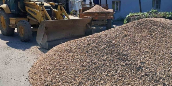 Sultanhisar’da bozulan yollar yenileniyor