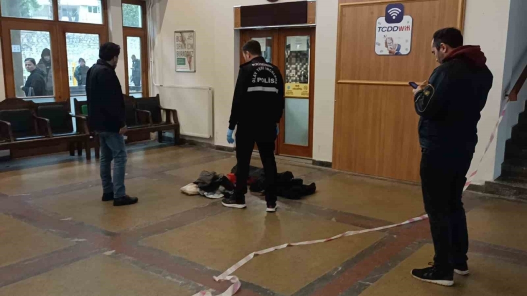 tren garinda unutulan valiz panige neden oldu bina bosaltildi 1b9ea5e585c0