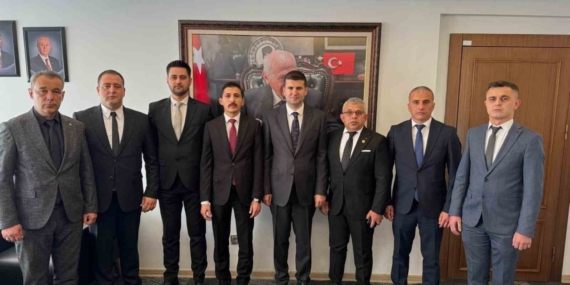 Ülkücüler hizmet binasının tapusunu aldı